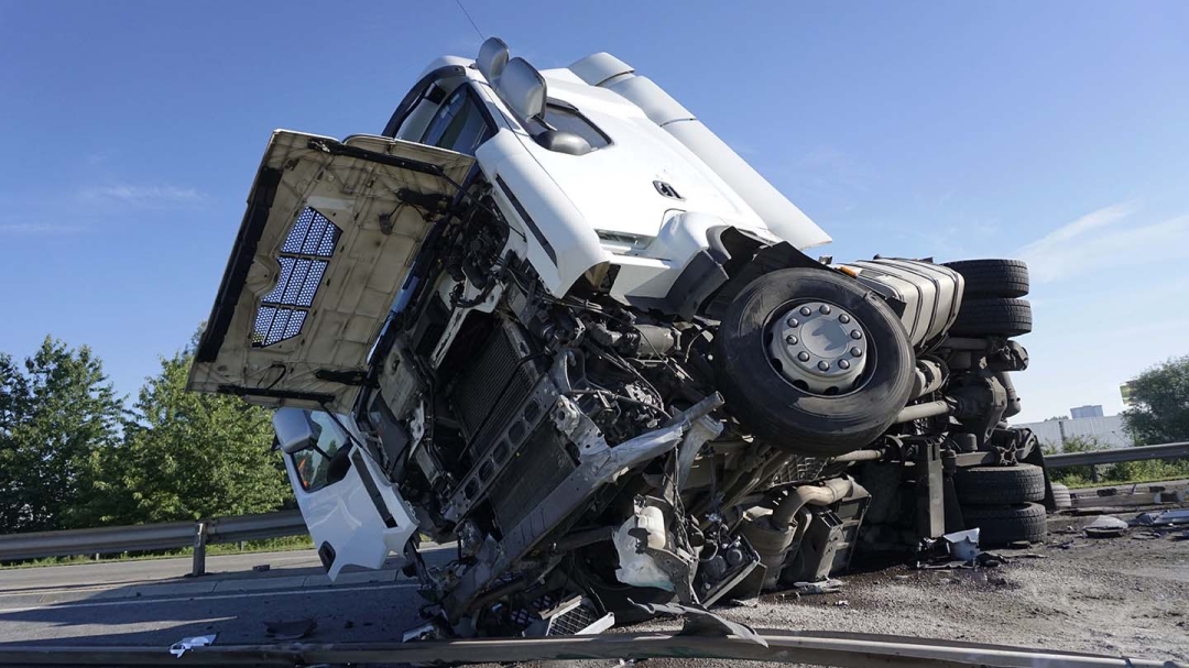 Truck Accident Injuries Surge by 19% in Washington State, Harlan Law Firm Offers Support for Victims