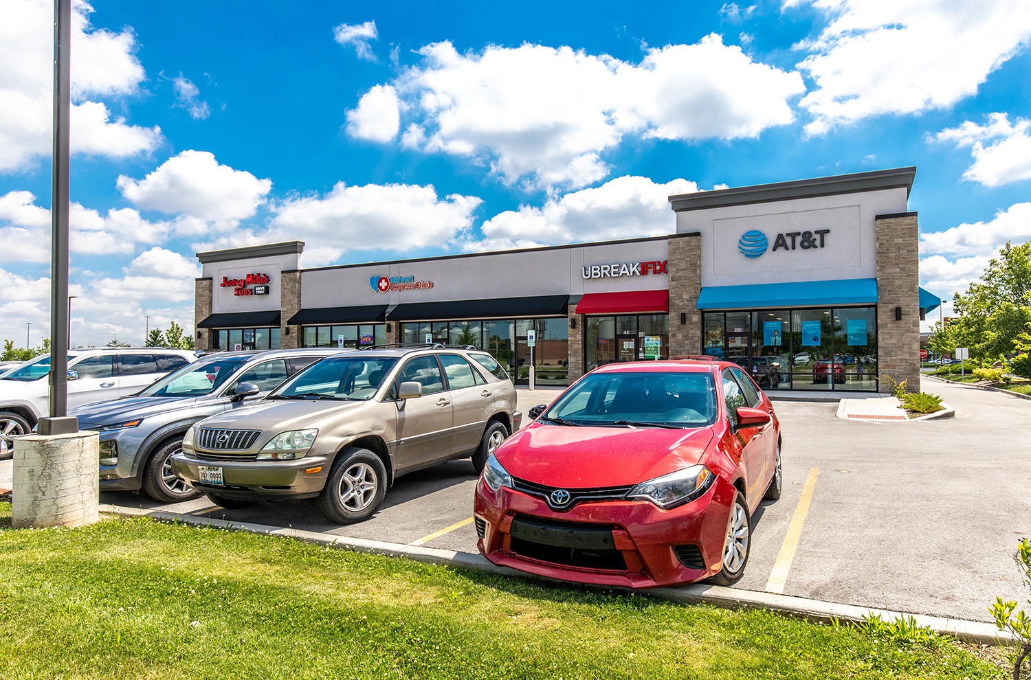 Hanley Investment Group Arranges Sale of Chicagoland Multi-Tenant Retail Pad at Walmart-Anchored Center for $4.4 Million