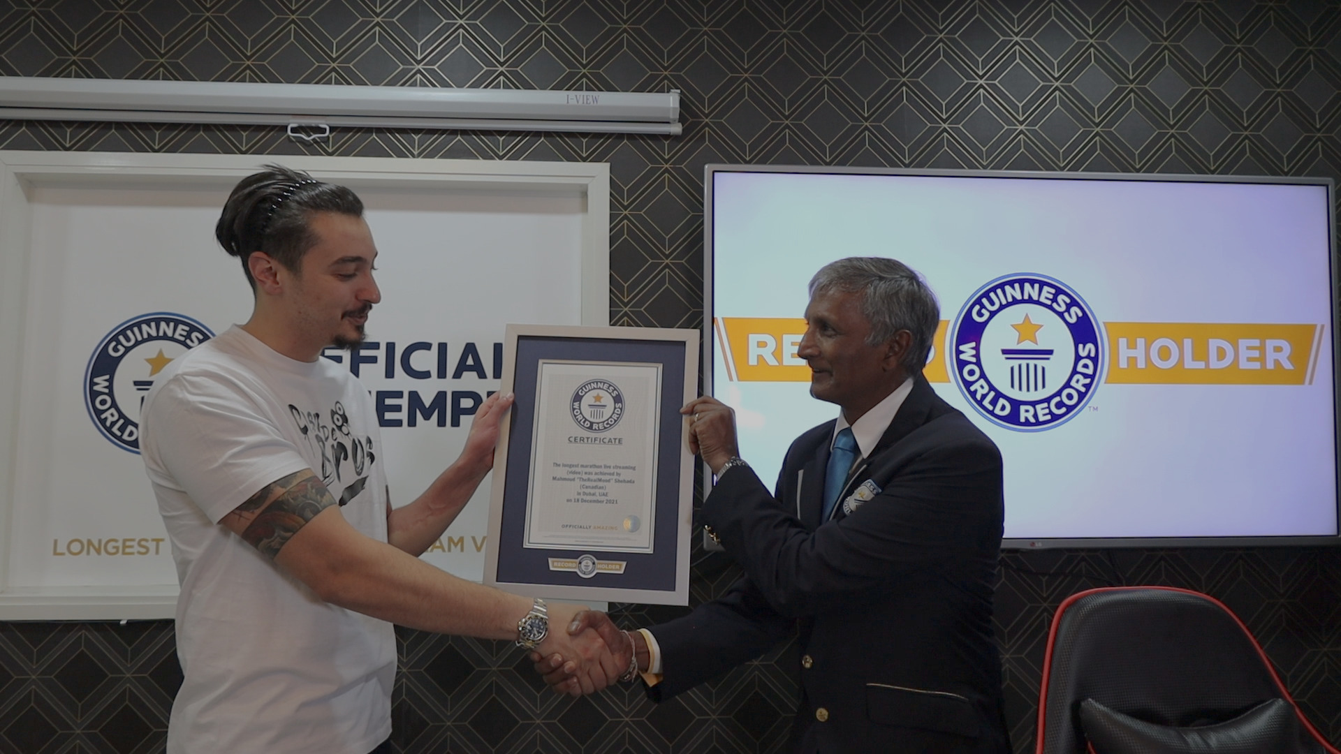 TheRealMood Breaks a Guinness World Records title in Dubai for the Longest Marathon live Streaming (video)