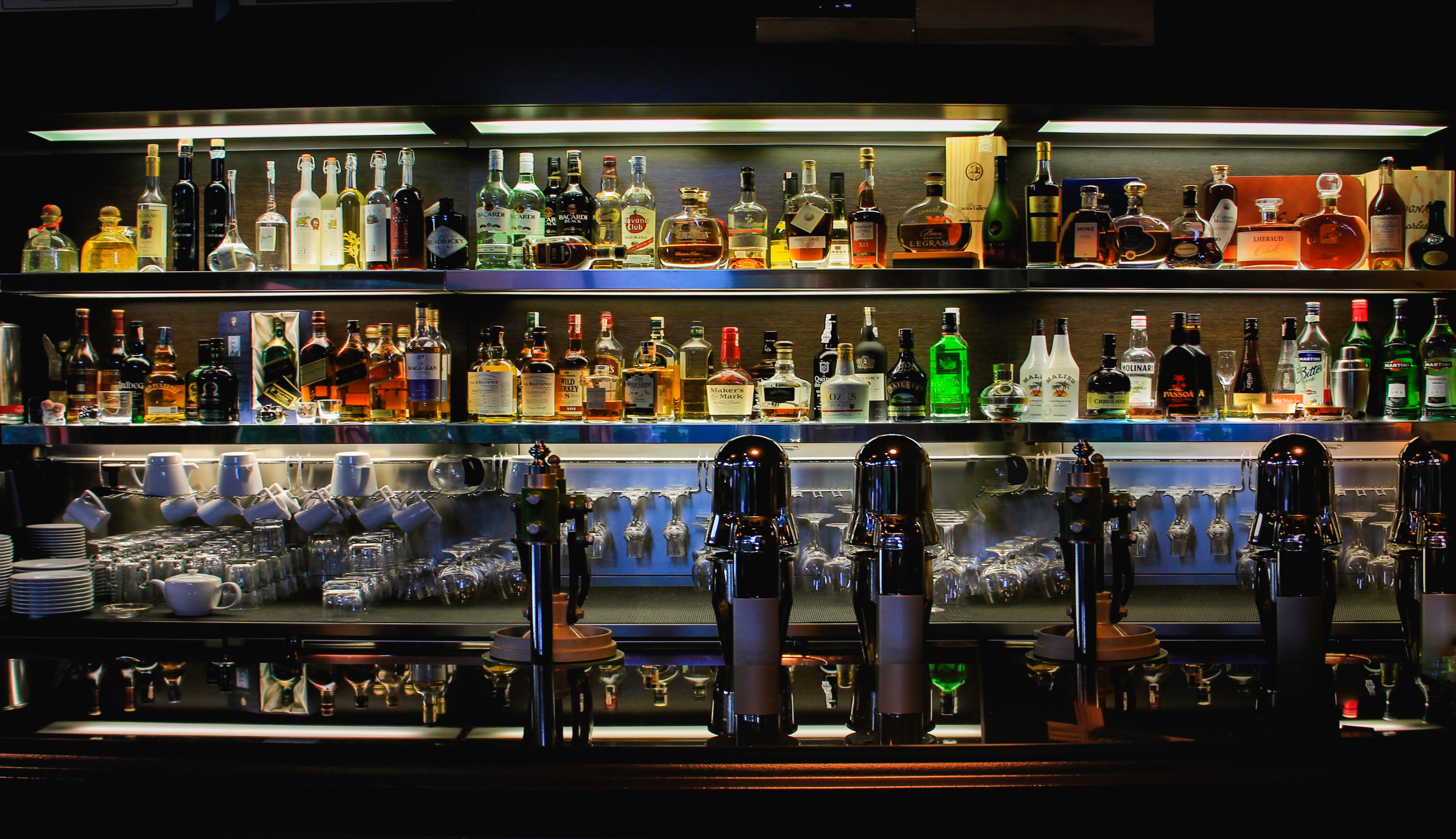 Long Beach Bartending School: The Leading Institution for Aspiring Bartenders in Southern California