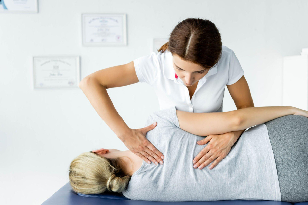 Navigating Pain-Free Living: Chiropractic Services in Illinois
