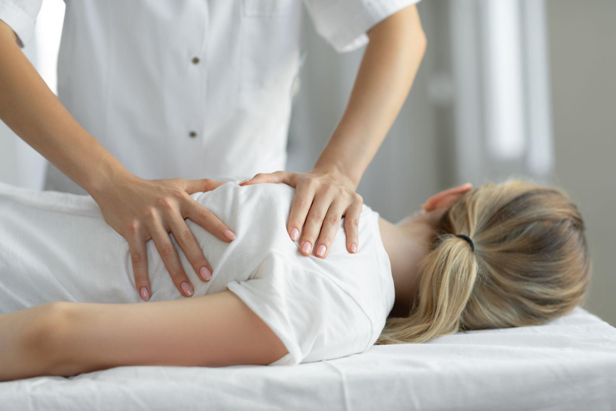 Unlocking Health: Exploring the Advantages of Seeing a Nearby Chiropractor