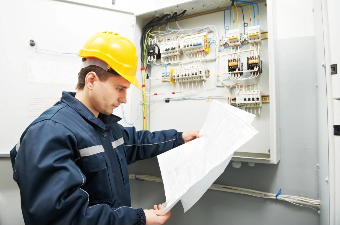 The Essential Role of Commercial Electricians in Modern Infrastructure