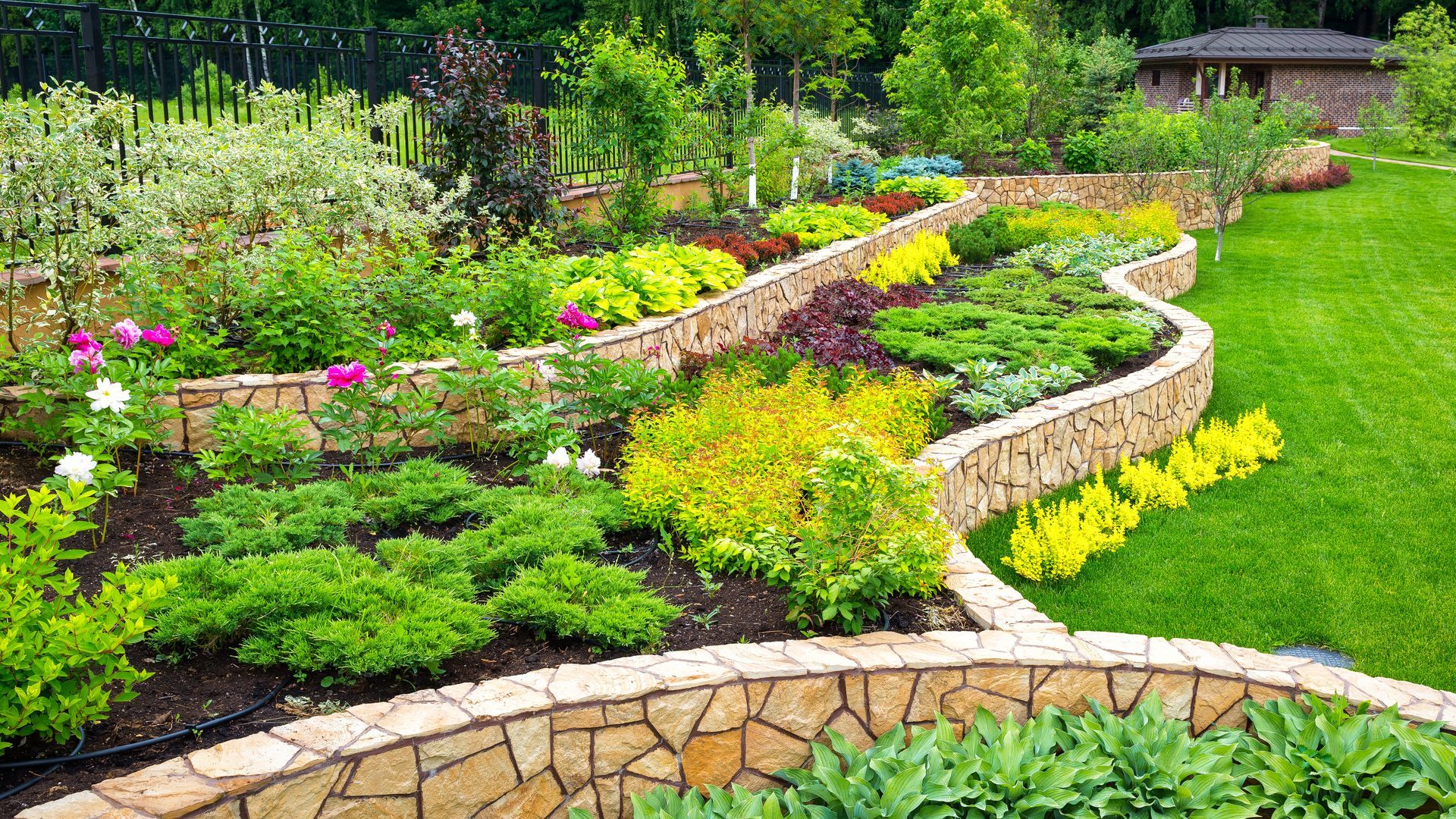 Transforming Gardens: Le Perv Landscape’s New Landscape Maintenance Solution